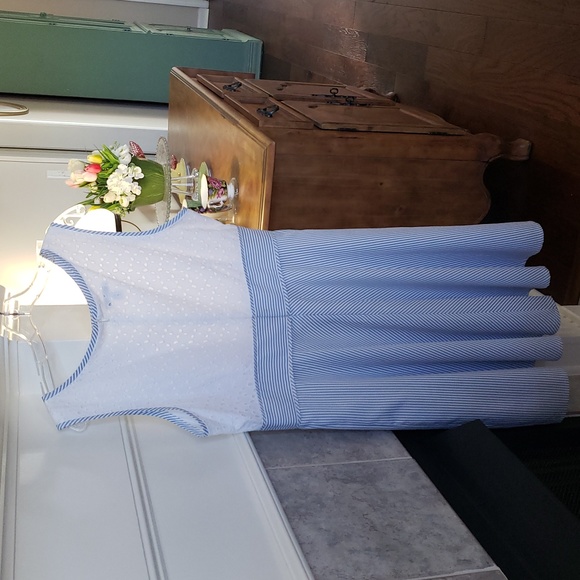 Eyelet Seersuker Dress - Picture 2 of 4